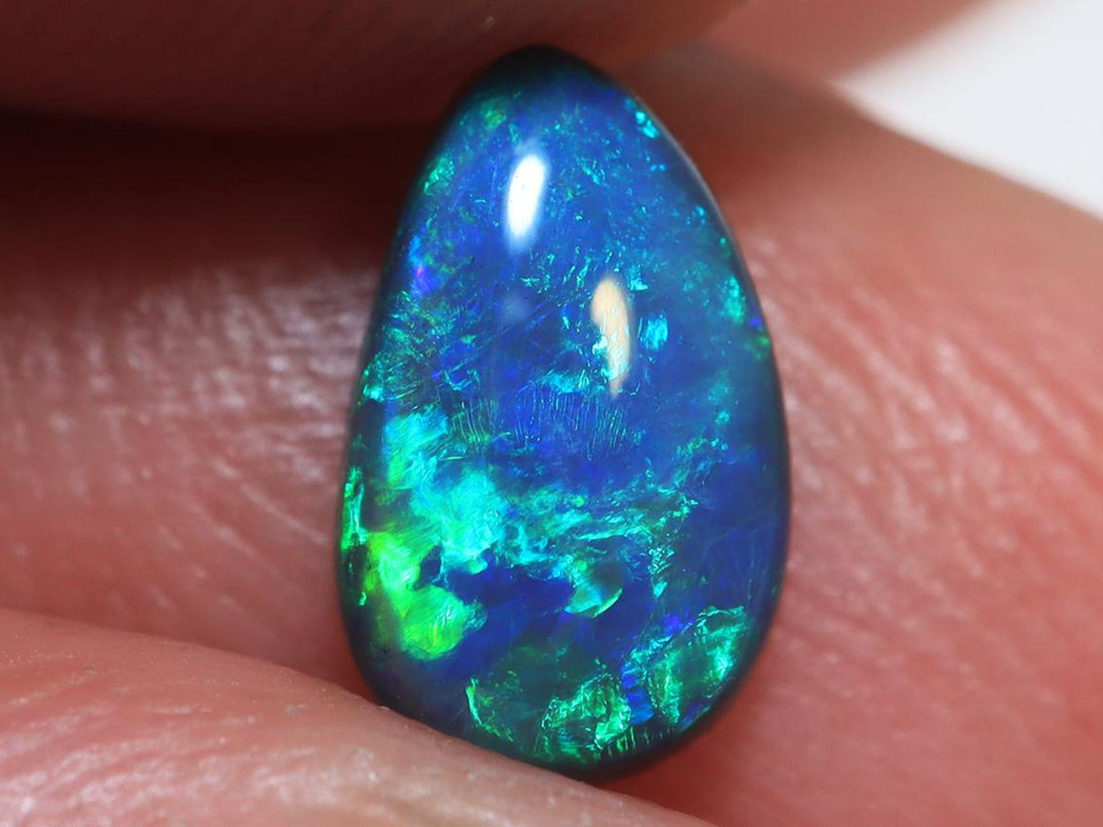 N-3 0.90 Ct. Lightning Ridge Black Opal TOG-669